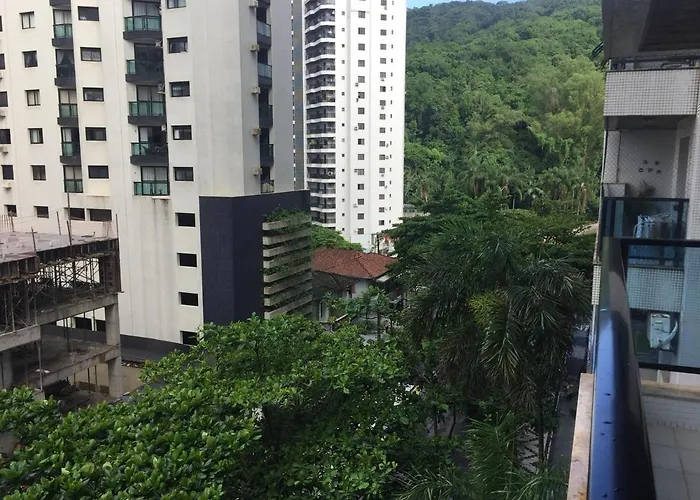 Flat 2 dormitórios - 1 quadra da praia - Pitangueiras / Guarujá